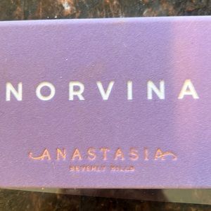 Norvina eyeshadow